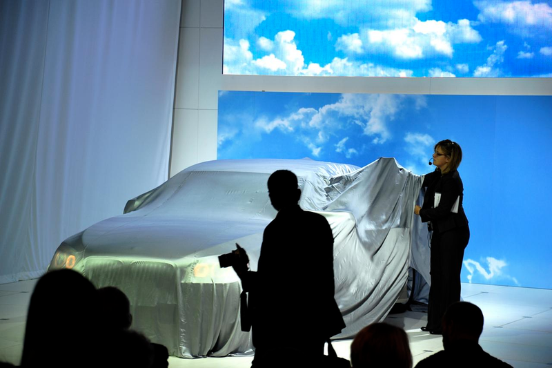 Illustration for article titled 2009 BMW 7-Series, ActiveHybrid Hit LA Show Floor